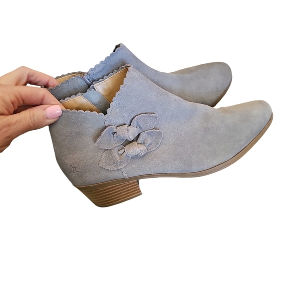 Jack Roger's Dove gray suede ankle booties sz 8 boots bows - Picture 2 of 6